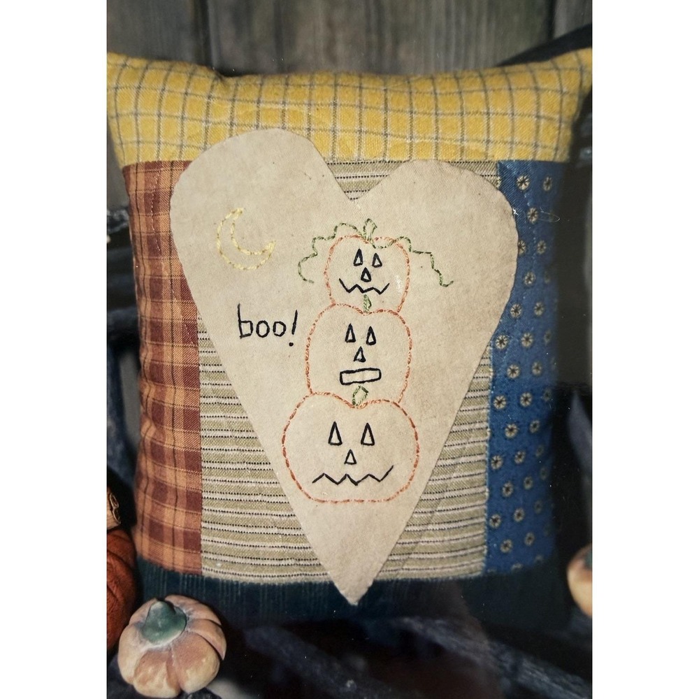 Bareroots OCTOBER PILLOW Stitchery Pattern Barri Sue Gaudet